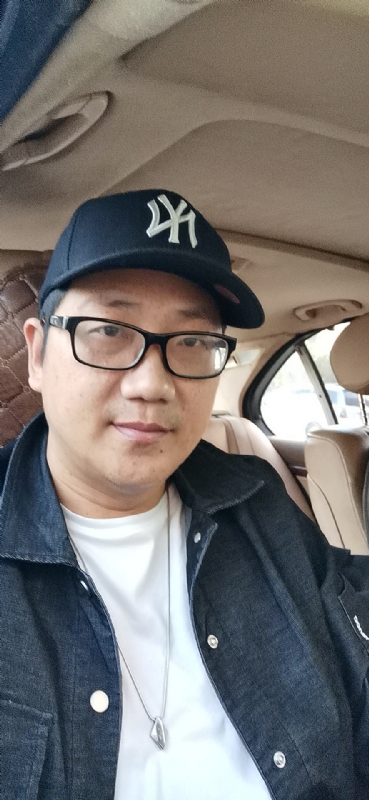 拥抱幸福的第一张照片--残疾人相亲网
