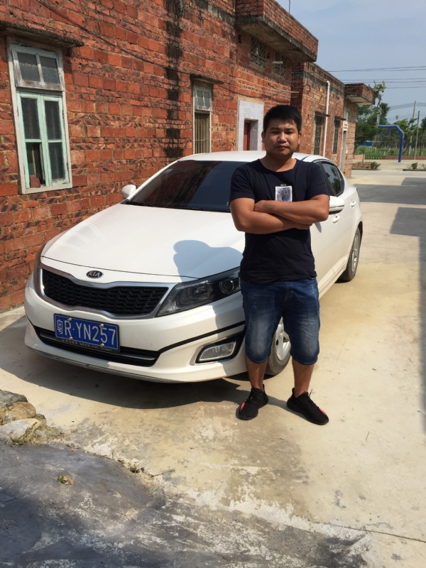 独坐街头的第三张照片--残疾人相亲网