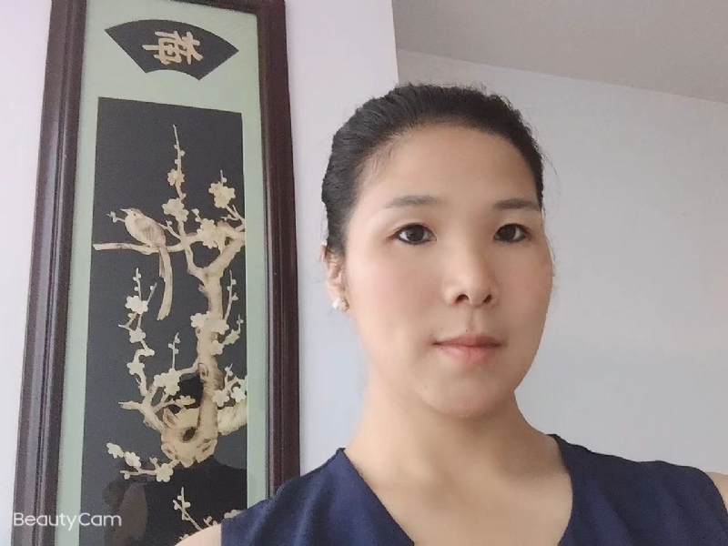 微笑的第一张照片--残疾人相亲网