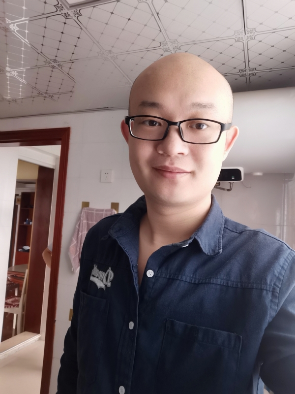 凝望远方的第一张照片--残疾人相亲网