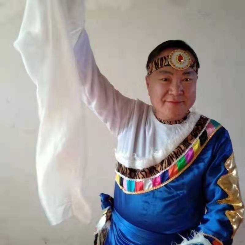 走在冷风中的第一张照片--残疾人相亲网