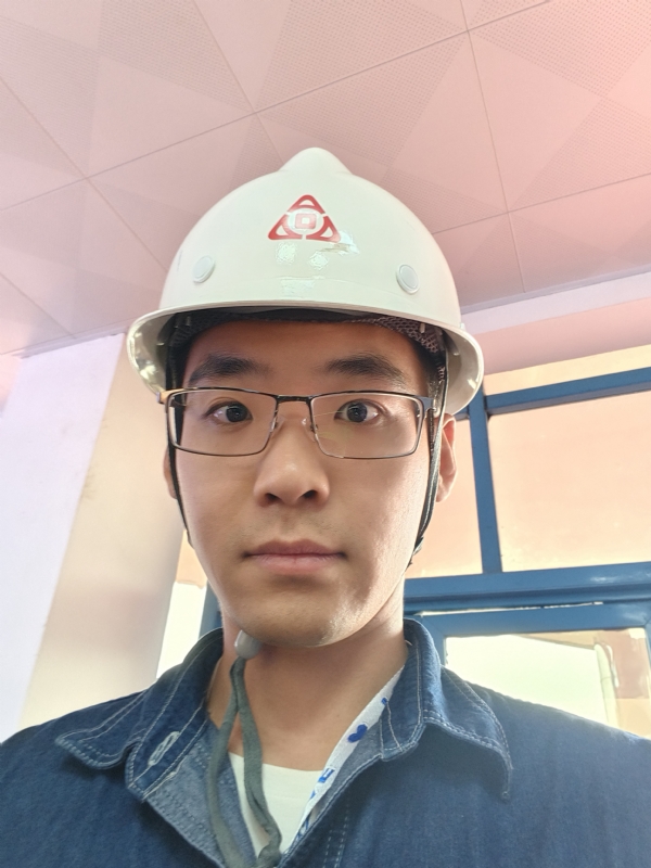 何鹏宇的第二张照片--残疾人相亲网