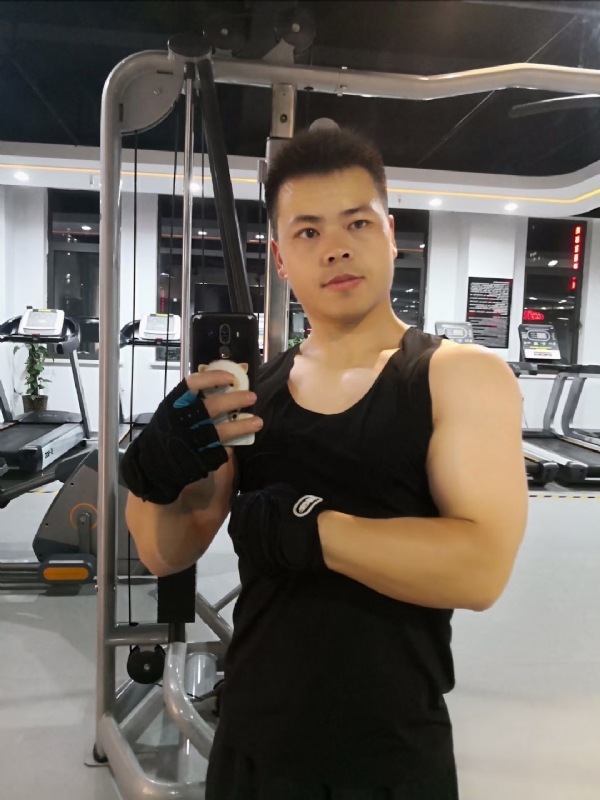 范迪塞尔的第二张照片--残疾人相亲网