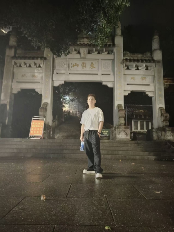 慕晨的第一张照片--残疾人相亲网